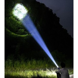 Kraftfull och robust LED-ficklampa 15000lm 1000m USB Zoom