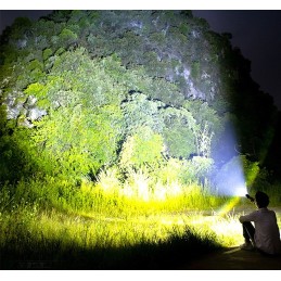Kraftfull och robust LED-ficklampa 15000lm 1000m USB Zoom